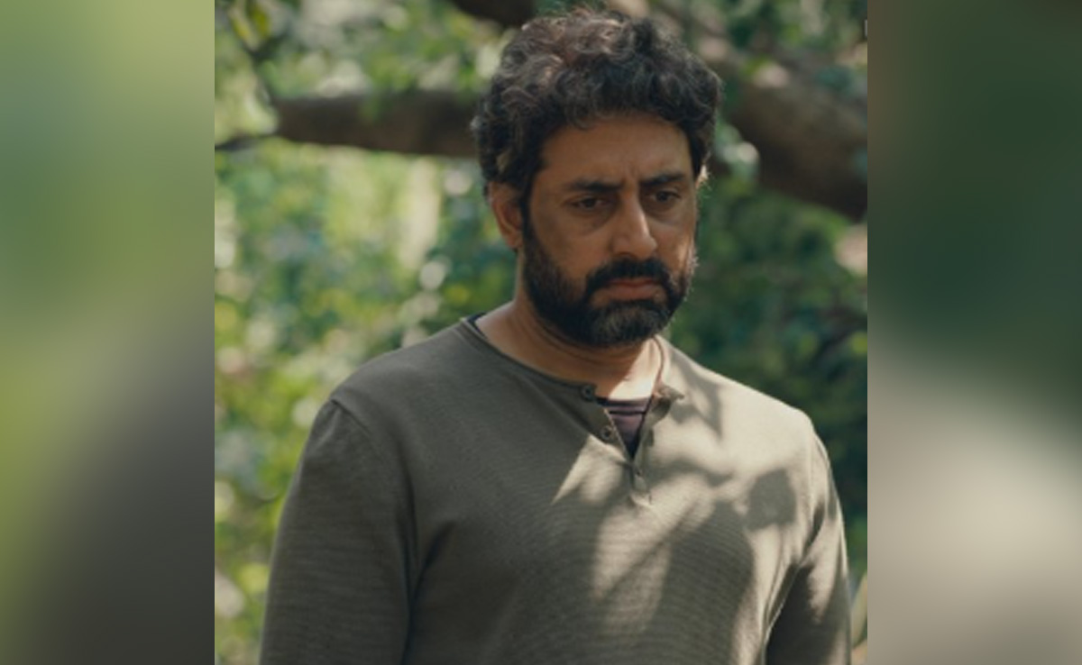 <i>Ghoomer</i> Celeb Review: Harsha Bhogle Calls Abhishek Bachchan's Performance "Outstanding." The Actor Reacts