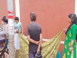 Newborn Delivered By Roadside Near Raj Bhavan In Lucknow, Dies Newborn Delivered By Roadside Near Raj Bhavan In Lucknow, Dies