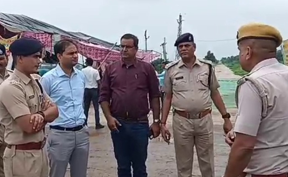 जिला कलेक्टर और SP ने किया मेवात दौरा, इंटरनेट सेवा बहाल, धारा 144 रहेगी लागू