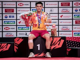 Thailand's Kunlavut Vitidsarn Spills Blood To Win Badminton World Crown Thailand's Kunlavut Vitidsarn Spills Blood To Win Badminton World Crown