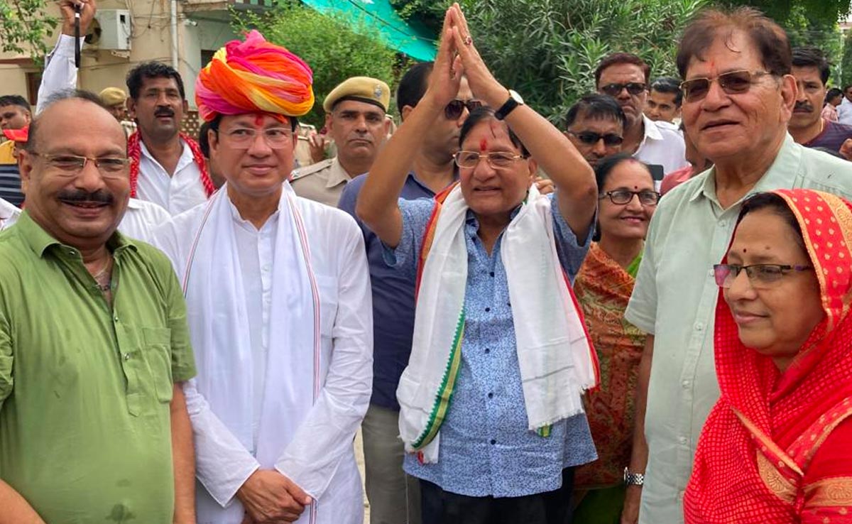 'हाथ से हाथ जोड़ो' अभियान के तहत मंत्री शांति धारीवाल घर-घर जाकर जान रहे लोगों का हाल