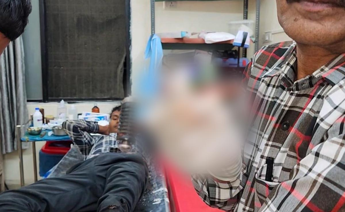 सूरजपुर :  एक्सीडेंट के बाद पैर फंसा बाइक में, घंटों मशक्कत के बाद पहुंचाया गया अस्पताल