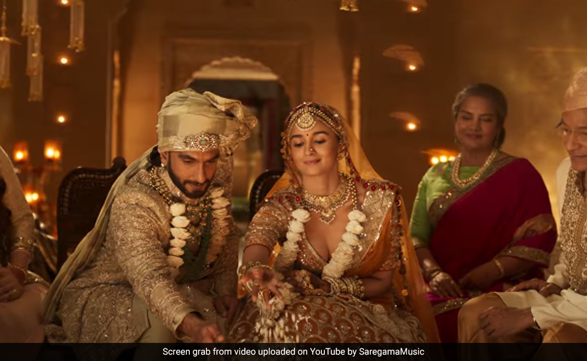 <I>Kudmayi</i>: The <I>Rocky Aur Rani</I> Song That Alia Bhatt Can't Get Enough Of