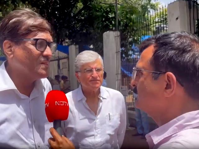 मुंबई के पत्रकारों ने जलाई पत्रकार सुरक्षा कानून की होली