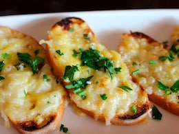 Garlic Bread Can Also Be Healthy! Enjoy This Low Carb, No-Bread Recipe Today Garlic Bread Can Also Be Healthy! Enjoy This Low Carb, No-Bread Recipe Today