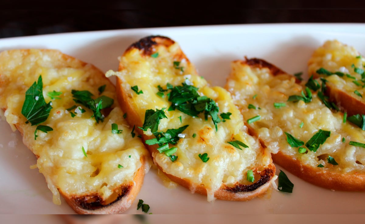 Air Fryer Recipe: एयर फ्रायर मे बनाएं टेस्टी चीज गार्लिक ब्रेड, पार्टी स्नैक्स के लिए है परफेक्ट