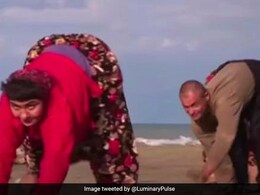 जानवरों की तरह हाथ और पैरों से चलते हैं यहां के लोग, ये है अजीबोगरीब वजह! जानवरों की तरह हाथ और पैरों से चलते हैं यहां के लोग, ये है अजीबोगरीब वजह!