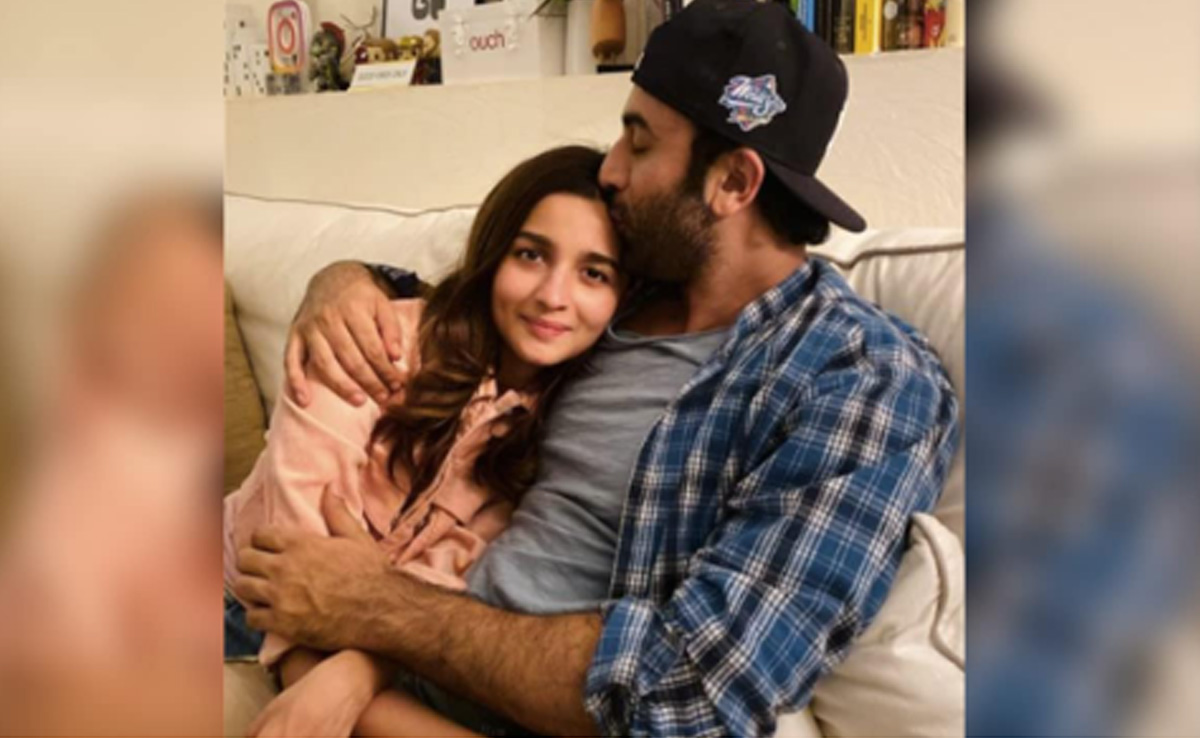 Viral: The Best Gift Alia Bhatt Got From Ranbir Kapoor - "He Was My Boyfriend Then, Flew Cake From London To..."