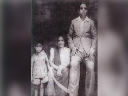 सुपरस्टार जितेंद्र के साथ की पढ़ाई, फिल्मों में आया तो बन गया उनसे भी बड़ा स्टार, माता-पिता के साथ इस बच्चे को पहचाना क्या? सुपरस्टार जितेंद्र के साथ की पढ़ाई, फिल्मों में आया तो बन गया उनसे भी बड़ा स्टार, माता-पिता के साथ इस बच्चे को पहचाना क्या?