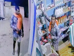 जशपुर : ऑटो पार्ट्स की दुकान से लाखों की चोरी, CCTV में कैद हुई वारदात जशपुर : ऑटो पार्ट्स की दुकान से लाखों की चोरी, CCTV में कैद हुई वारदात