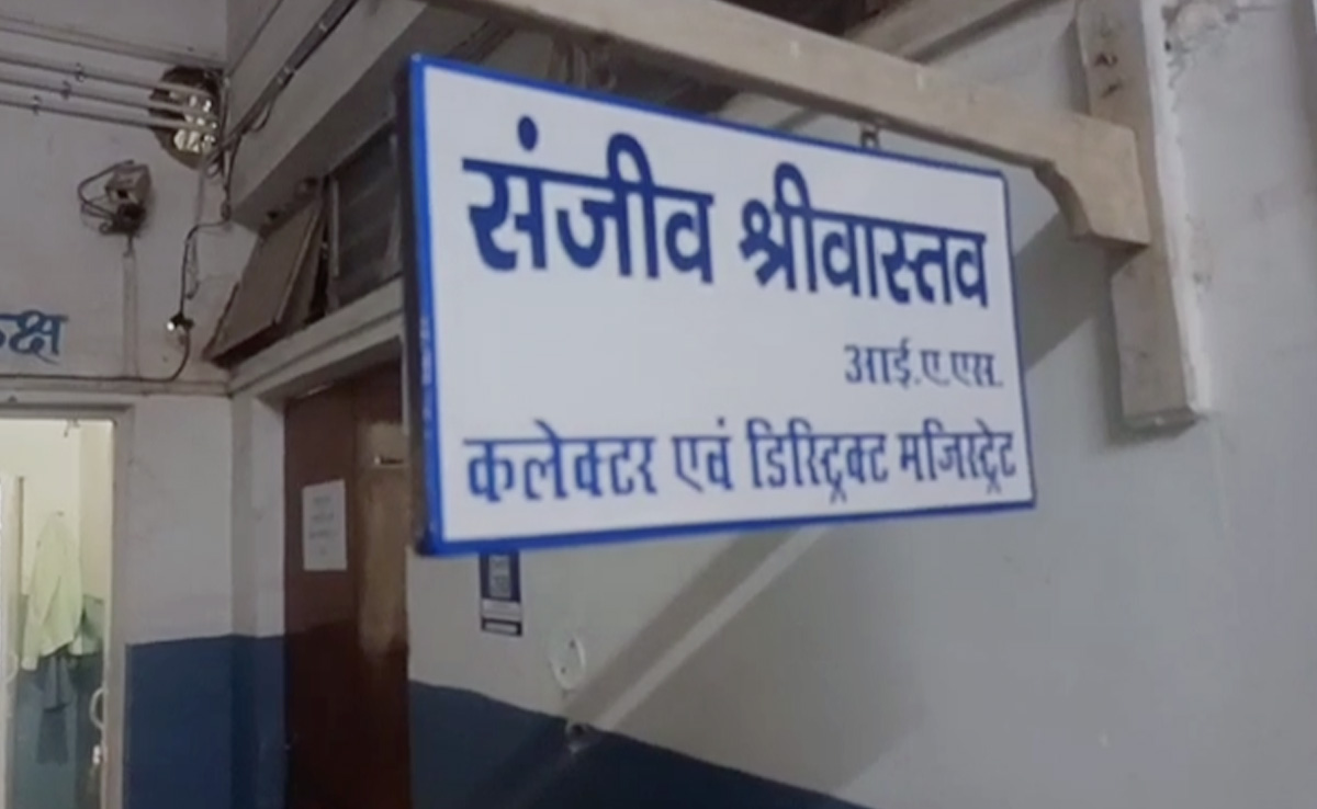 भिंड : एक करोड़ 12 लाख रुपए हजम कर गए शिक्षा विभाग के अधिकारी, FIR के बाद आरोपी फरार