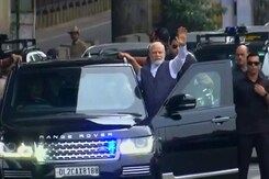 रोड शो करते हुए कमांड सेंटर पहुंचे पीएम मोदी, चंद्रयान-3 की सफलता पर ISRO प्रमुख और टीम को दी बधाई रोड शो करते हुए कमांड सेंटर पहुंचे पीएम मोदी, चंद्रयान-3 की सफलता पर ISRO प्रमुख और टीम को दी बधाई