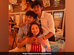आपने इतनी फनी एक्टिंग क्यों की... इस फिल्म के गाने को देख माधुरी दीक्षित के बेटे ने मां के लिए लिखा नोट आपने इतनी फनी एक्टिंग क्यों की... इस फिल्म के गाने को देख माधुरी दीक्षित के बेटे ने मां के लिए लिखा नोट