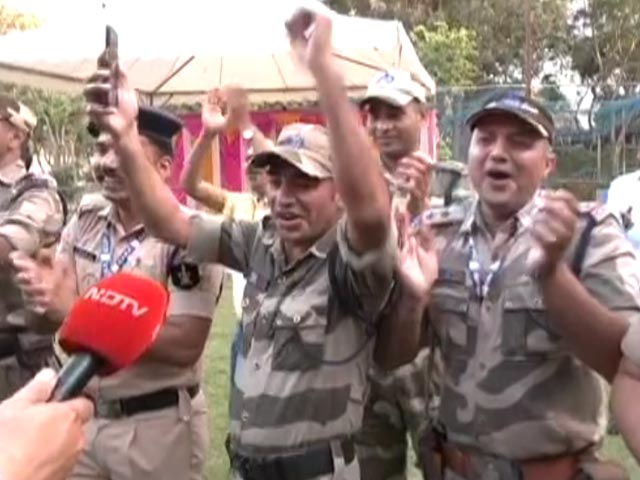 ISRO के कमांड सेंटर के बाहर chandrayaan-3 की सफलता पर लोगों ने इस तरह मनाया जश्न