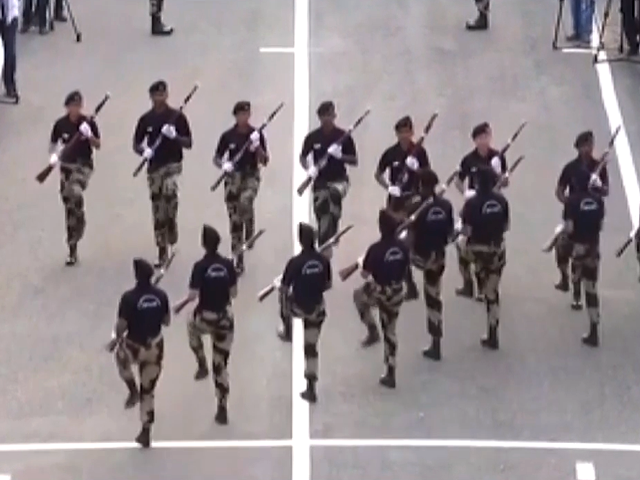 स्वतंत्रता दिवस की पूर्व संध्या पर वाघा बॉर्डर पर खास परेड हुई