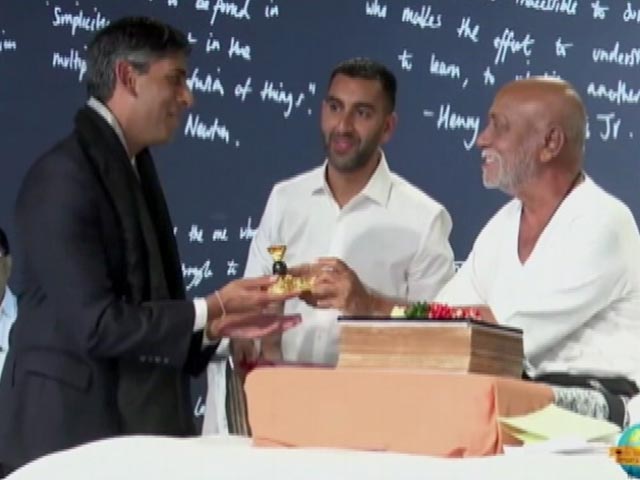 रामकथा सुनने पहुंचे ब्रिटेन के PM ऋषि सुनक, बोले जय सियाराम