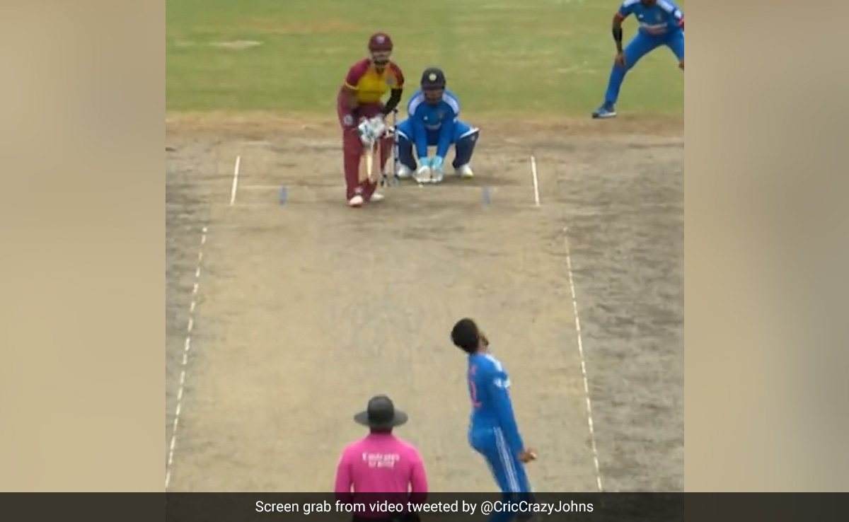 गेंद को 'लॉलीपॉप 'समझ बैठा था बल्लेबाज, तिलक वर्मा ने ऐसे लिया इंटरनेशनल करियर का पहला विकेट, Video