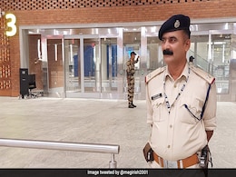 एयरपोर्ट के टॉयलेट में पर्स और बैग भूल आई थी महिला, फिर जो हुआ, यकीन नहीं होगा एयरपोर्ट के टॉयलेट में पर्स और बैग भूल आई थी महिला, फिर जो हुआ, यकीन नहीं होगा
