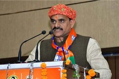 Kharge पर BJP अध्यक्ष ने साधा निशाना, कहा माथा रखकर माफी मांगनी चाहिए Kharge पर BJP अध्यक्ष ने साधा निशाना, कहा माथा रखकर माफी मांगनी चाहिए