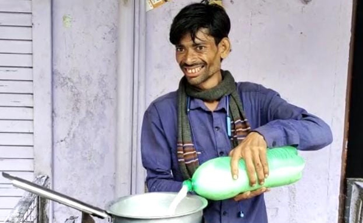 साहब को चाय नहीं मिली तो दुकानदार को दिया नोटिस, कहा- अगली बार भैंस का दूध जरूर रखें!