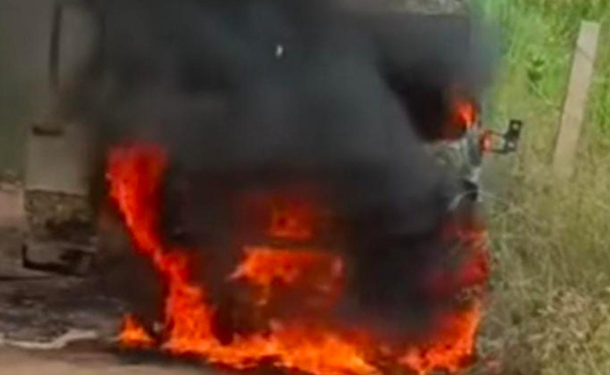 चूरू : स्कूल बस में लगी आग, बनी आग का गोला, सभी बच्चे सुरक्षित