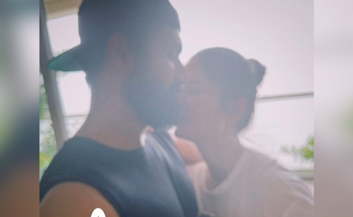 संडे को बालकनी में सनसेट इंजॉय करते दिखे विक्की-कैटरीना, सामने आई ये रोमांटिक फोटो