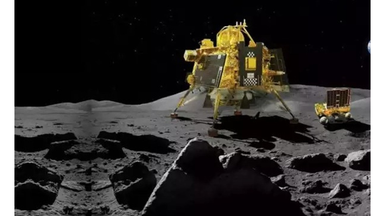 चंद्रयान की सफलता पर देश भर में जश्न का माहौल