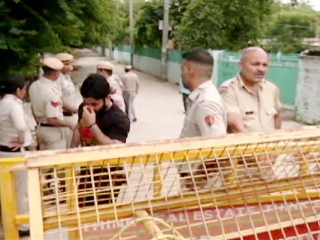 Gurugram Violence: मस्जिदें बंद, भारी पुलिस बल की तैनाती, विधि-व्यवस्था बनाए रखने को प्रशासन तत्पर | Ground Report