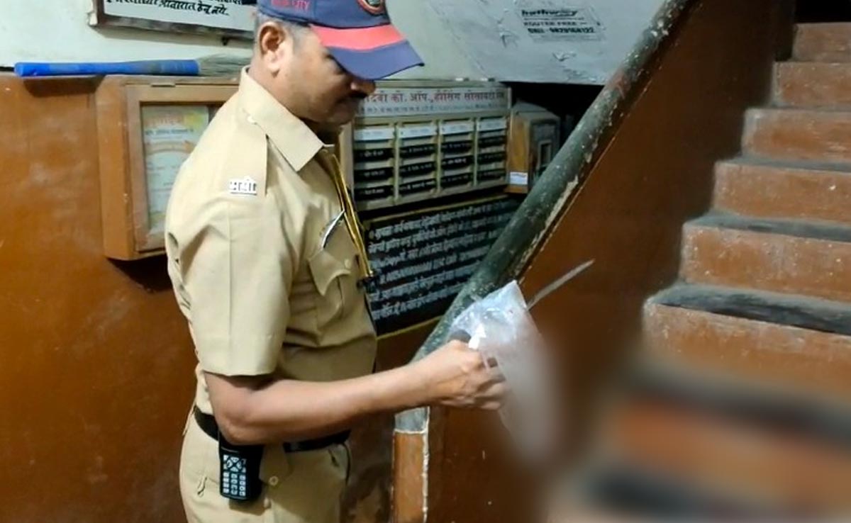 महाराष्ट्र में 12 साल की लड़की की चाकू मारकर हत्या, मदद के लिए चिल्लाती रही मां