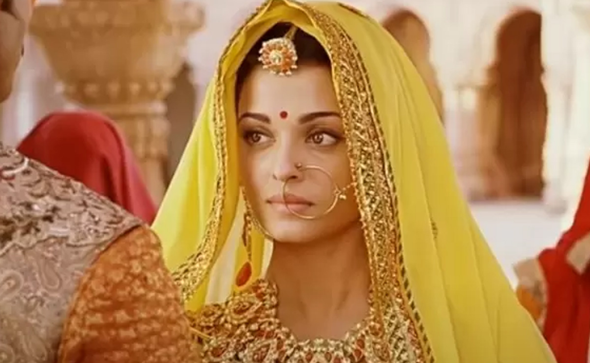 इस फिल्म में ऐश्वर्या राय ने पहने थे 200 किलो सोने के गहने, सुरक्षा में लगे रहते थे 50 सिक्योरिटी गार्ड, खूब हुई थी लुक की चर्चा