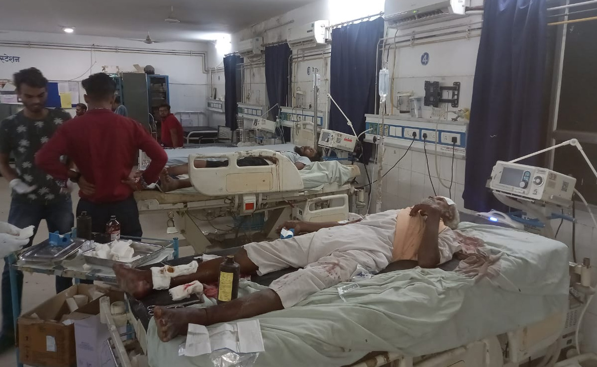 भीलवाड़ाः परिवहन विभाग टीम पर अवैध वसूली का आरोप, हादसे में दो लोग जख्मी, भारी हंगामा