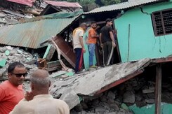 देहरादून : भूस्खलन से विकास नगर में तबाह हुआ पूरा गांव, पीढि़यों से रह रहे थे लोग देहरादून : भूस्खलन से विकास नगर में तबाह हुआ पूरा गांव, पीढि़यों से रह रहे थे लोग