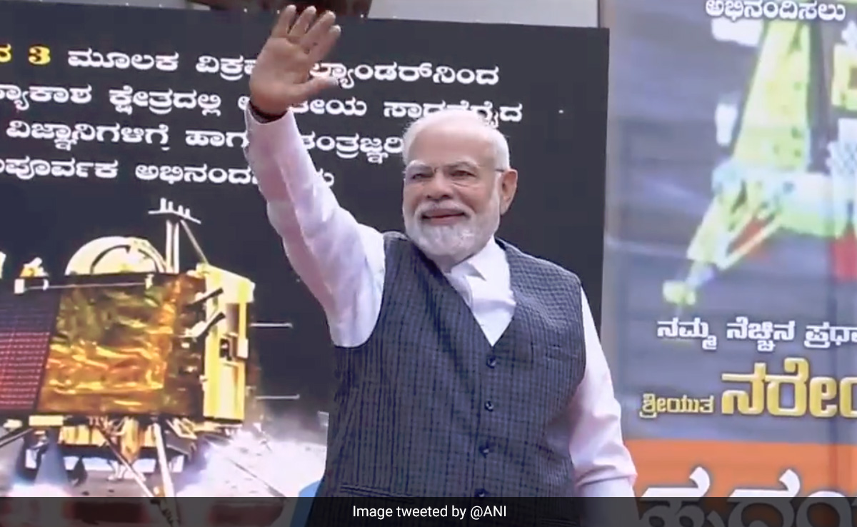 <i>"Jai Vigyan, Jai Anusandhan"</i>: PM Modi's Slogan Before Meeting ISRO Scientists