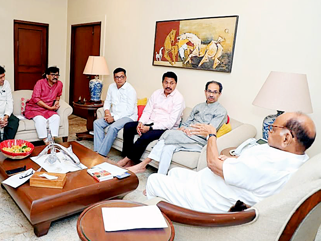 अजित पवार की बगावत के बाद महा विकास आघाड़ी की अहम बैठक, आगे की रणनीति पर की गई चर्चा अजित पवार की बगावत के बाद महा विकास आघाड़ी की अहम बैठक, आगे की रणनीति पर की गई चर्चा