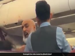 Malaysia Airlines Flight Returns To Sydney After Passenger Threatens To "Blow Up Plane" Malaysia Airlines Flight Returns To Sydney After Passenger Threatens To "Blow Up Plane"