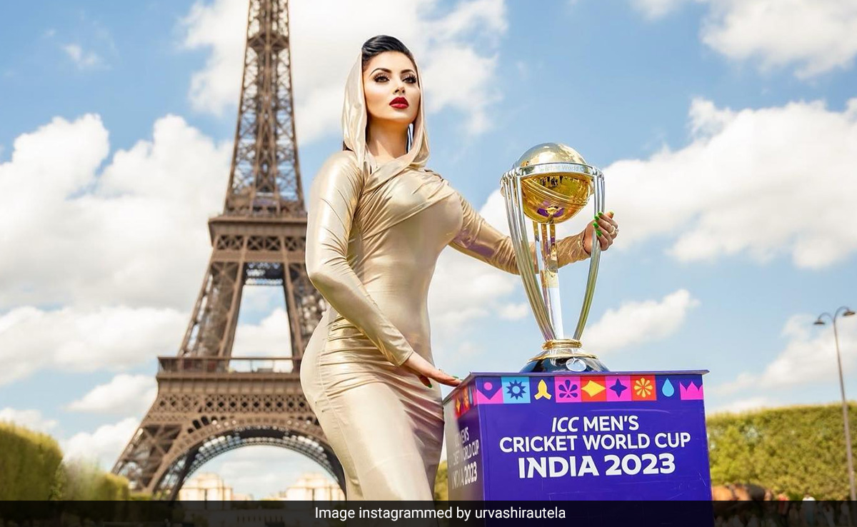 In Her Gold OOTD, We Can't Tell Urvashi Rautela And The Cricket World Cup Trophy Next To Her Apart