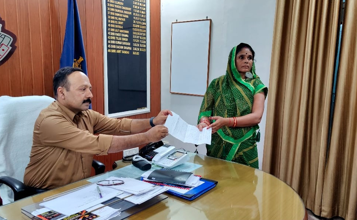 छतरपुर : पत्रकार पर लूट का मुकदमा दर्ज कर मारपीट, आरोप- थानेदार ने पेशाब भी किया