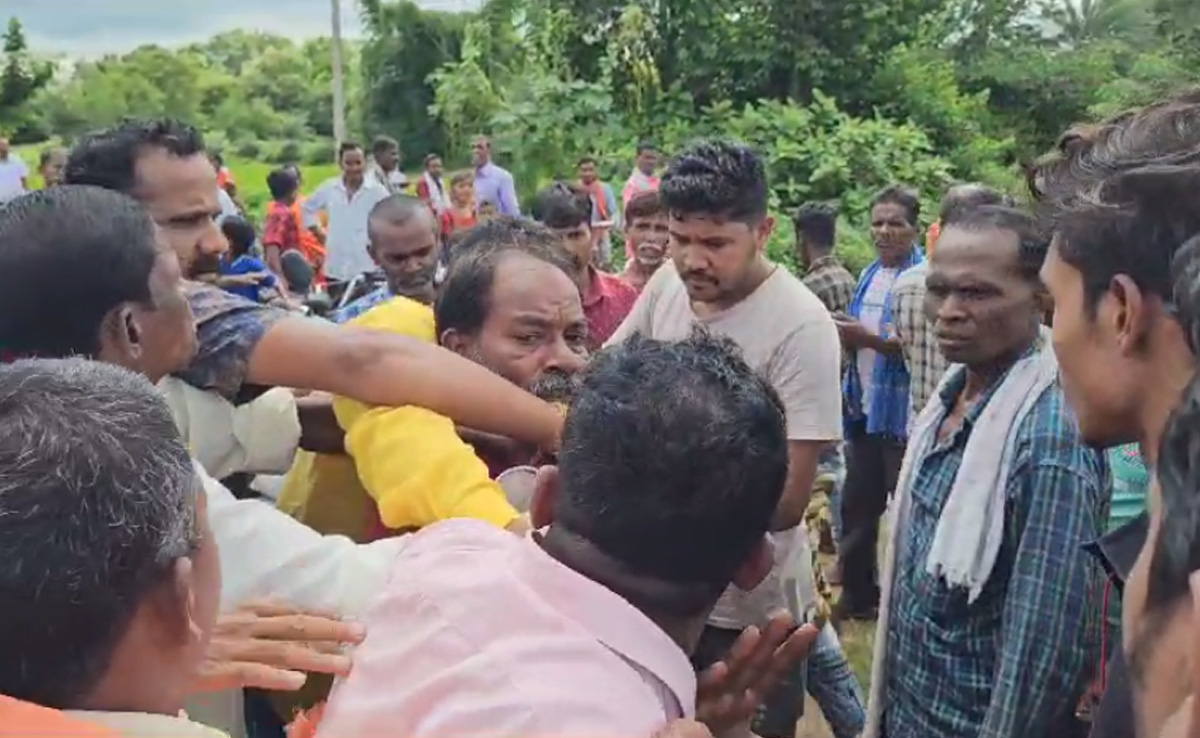 गारियाबंद : 30 बच्चों से भरी स्कूल बस पलटी, बड़ा हादसा टला; सभी सुरक्षित