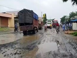 जशपुर के पत्थलगांव में 15 साल से सड़क बदहाल, 1 साल में 65 हादसों ने ली 55 जानें जशपुर के पत्थलगांव में 15 साल से सड़क बदहाल, 1 साल में 65 हादसों ने ली 55 जानें
