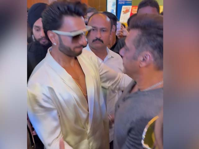 Salman Khan Hug Ranveer Singh And AP Dhillon