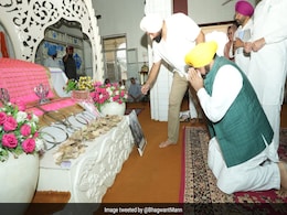 Bhagwant Mann Visits Family Of Soldiers Killed In Leh Accident, Hands Over Relief Bhagwant Mann Visits Family Of Soldiers Killed In Leh Accident, Hands Over Relief