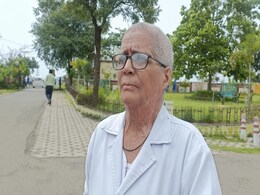 शाजापुर : अधिकारियों ने मांगी रिश्वत तो विरोध में महिला नर्स ने कटवा लिए अपने बाल शाजापुर : अधिकारियों ने मांगी रिश्वत तो विरोध में महिला नर्स ने कटवा लिए अपने बाल