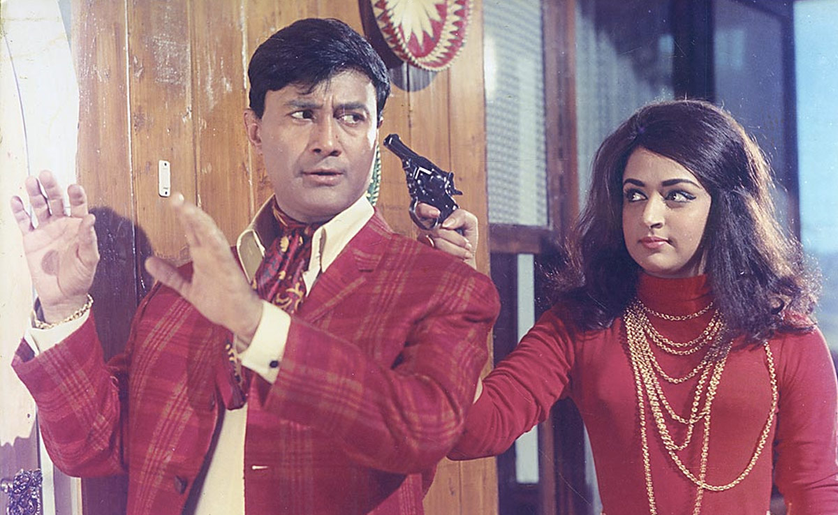 जब हेमा मालिनी को देखने के लिए बेकाबू हो गई थी भीड़, आगबबूला हो गए थे देव आनंद, ब्लॉकबस्टर फिल्म ने कमाए थे 50 लाख