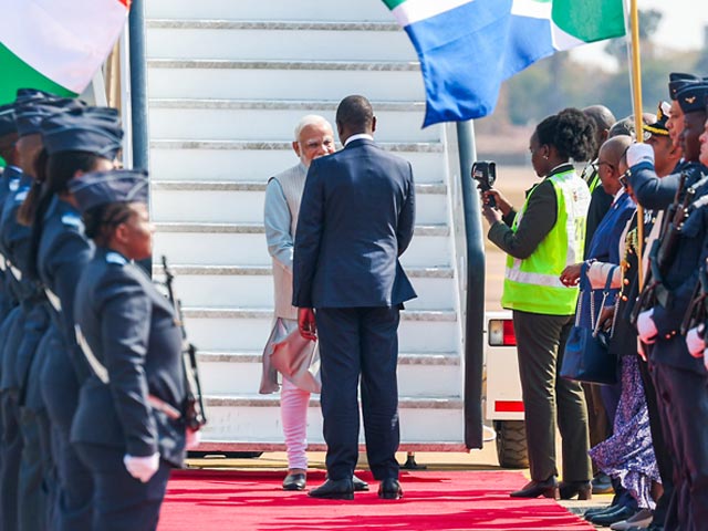 BRICS शिखर सम्मेलन में हिस्सा लेने के लिए दक्षिण अफ्रीका पहुंचे पीएम मोदी