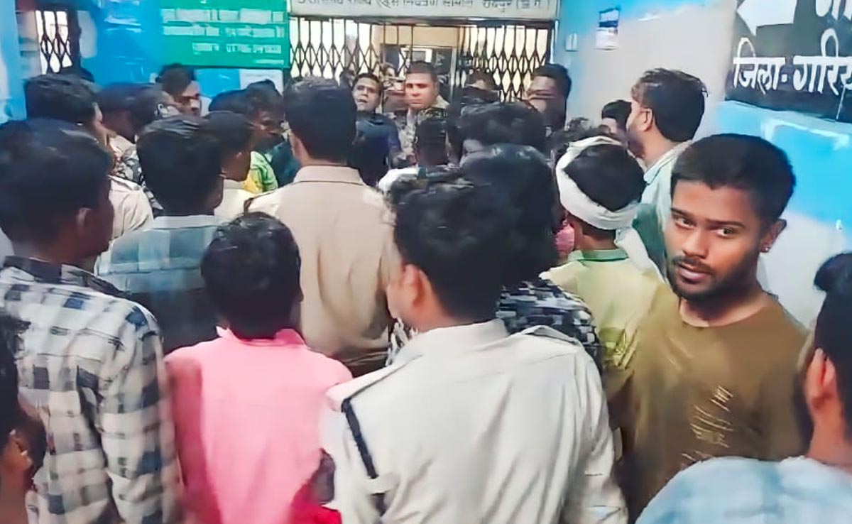 गरियाबंद : युवक की मौत के बाद गुस्साए ग्रामीणों ने लगाया चक्का जाम, जमकर किया बवाल