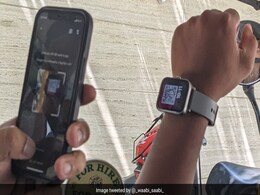 ऑटो ड्राइवर ने सवारी से किराया लेने के लिए अपनी स्मार्ट वॉच पर दिखाया QR code, वायरल फोटो पर आए मज़ेदार रिएक्शन ऑटो ड्राइवर ने सवारी से किराया लेने के लिए अपनी स्मार्ट वॉच पर दिखाया QR code, वायरल फोटो पर आए मज़ेदार रिएक्शन