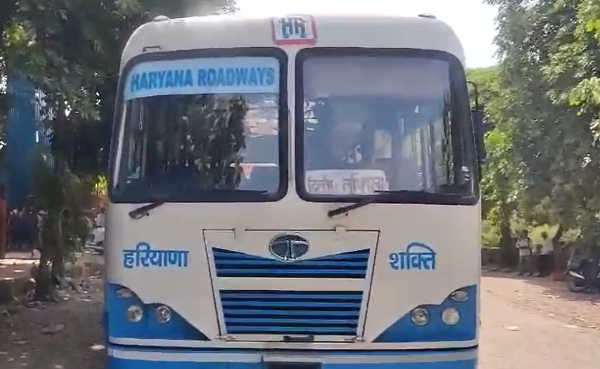 Woman Sticks Head Out Of Bus To Vomit, Gets Crushed By Another Vehicle