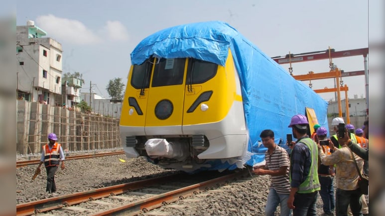 Indore Metro: इंदौर में जल्द दौड़ेंगी मेट्रो ट्रेनें, पहले हफ्ते मुफ्त में कर सकेंगे सफर, यहां जानें किराया से लेकर सभी जानकारी