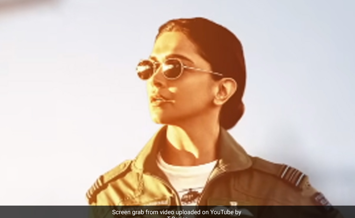 Deepika Padukone's <i>Fighter</i> Look Reviewed By Number One Fan Ranveer Singh: "Insane"