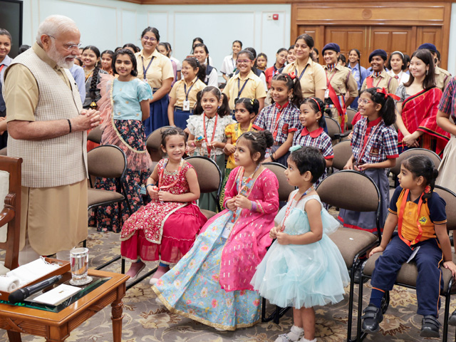 PM Modi Celebrates Raksha Bandhan With School Children